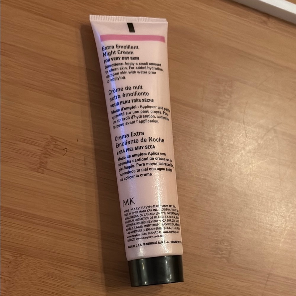 Mary Kay Extra Emollient Night Cream - Soft Pink - Picture 2 of 4